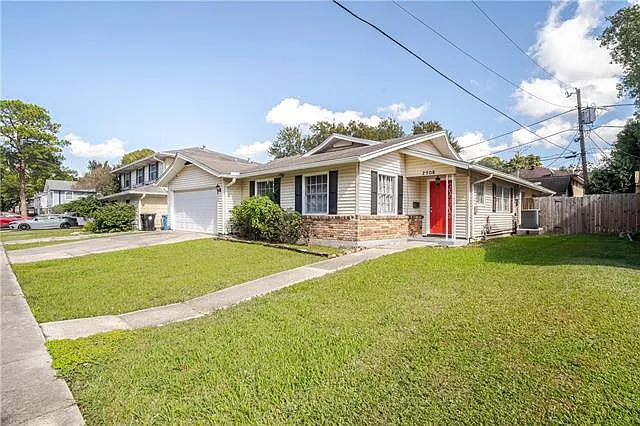 2708 Comet St — Photo 2