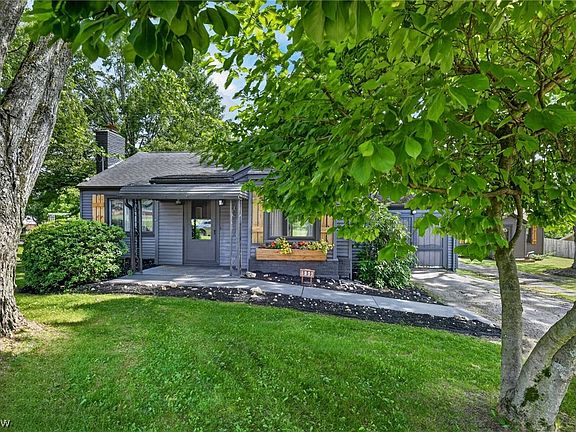 3rd image of 555 Secrist Ln