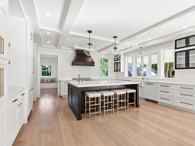 8 Greenway Dr — Photo 4