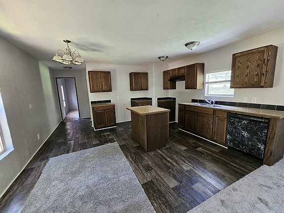5th image of 1004 San Saba St