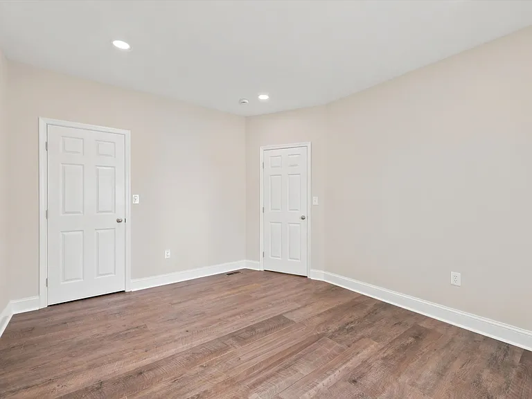 1605 Brintons Bridge Rd — Photo 6