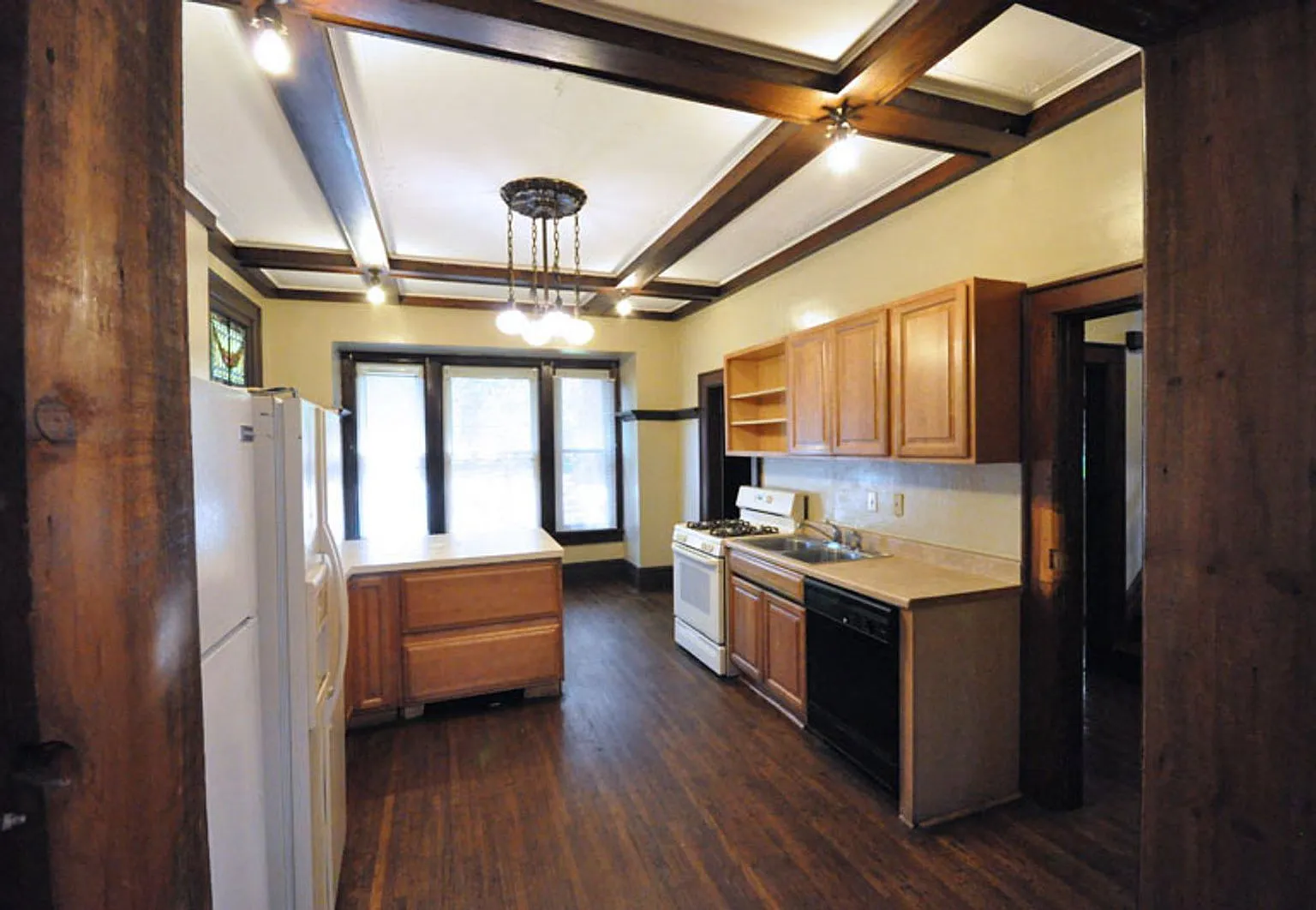 8 bed, 3.0 bath, $6,695 — Photo 2