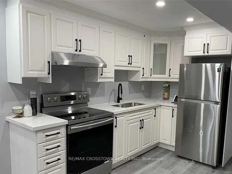 155 Chelsea Cres #2 — Photo 3