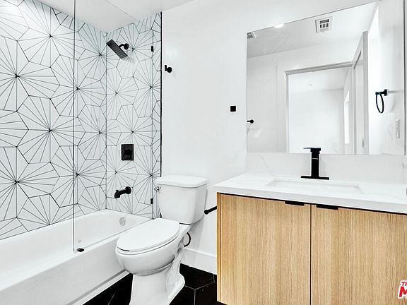 5th image of 1254 W 36th St #121
