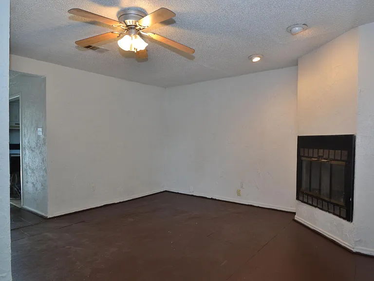 1126 S Peachtree Rd — Photo 2