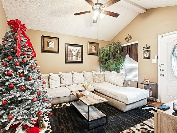 4th image of 2102 Oriole St