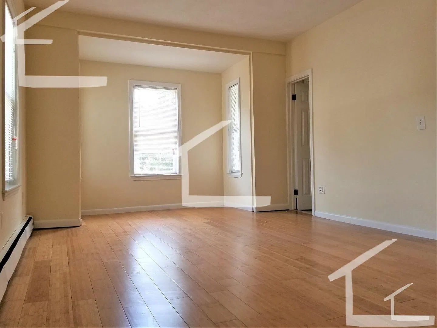 Avl 9/1/27! No Fee! Rare single family 5BR/2BA on Pratt St! — Photo 4