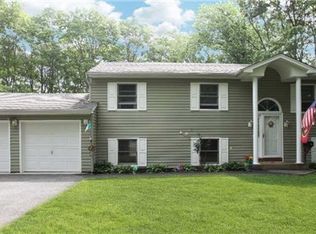 200 Glen Hollow Dr, Holtsville, NY 11742