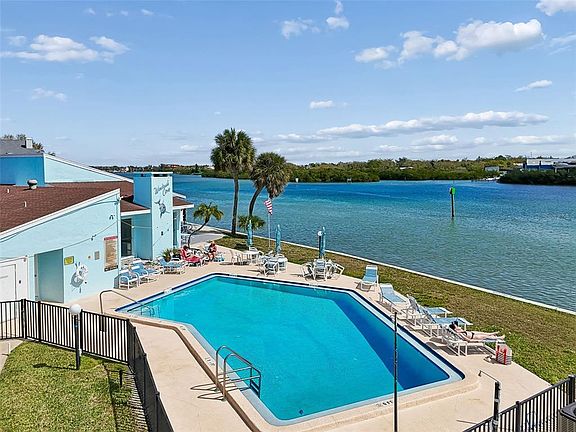 3rd image of 1 Windrush Blvd APT 23