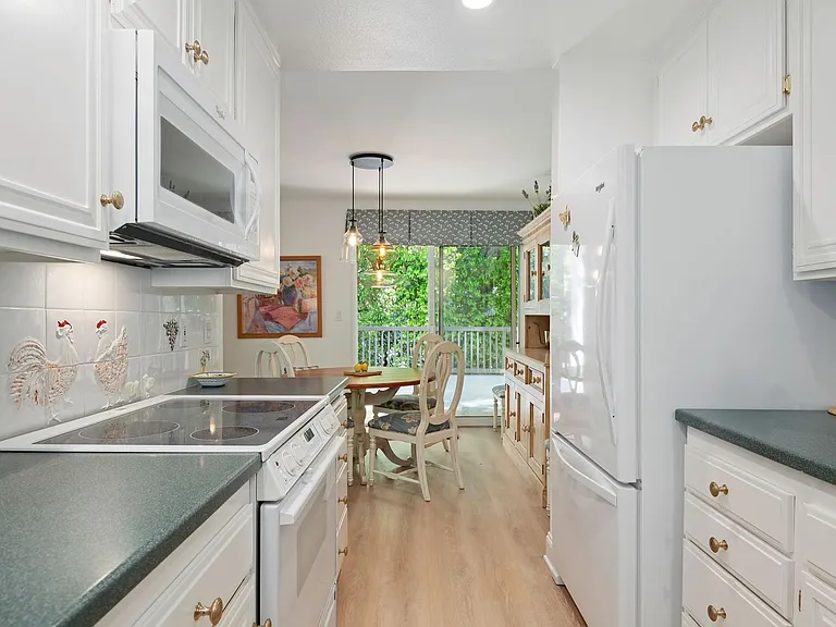 1024 Fairway Rd — Photo 10