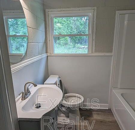 5th image of 502 Maple Ave