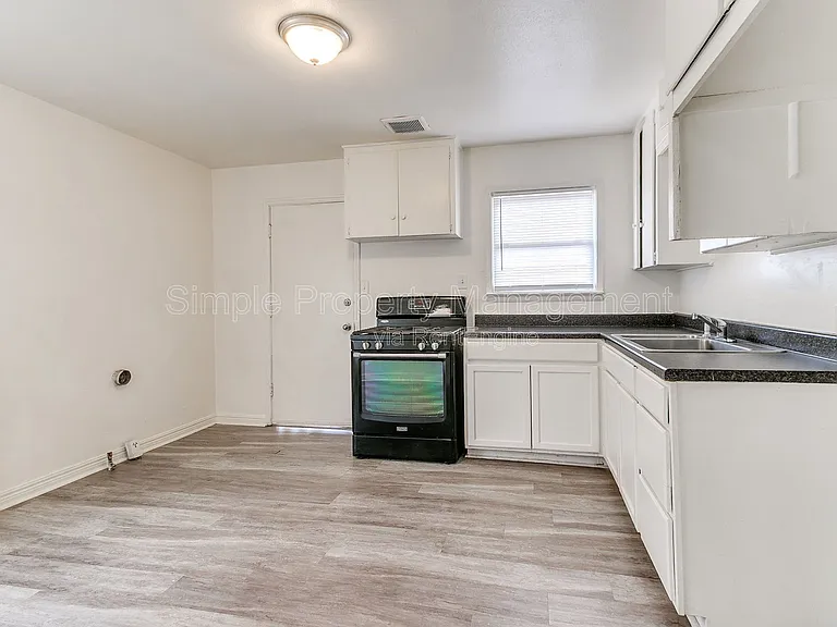 538 E Indian Dr — Photo 4