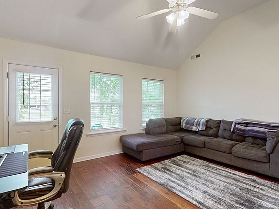 5th image of 2677 Delong St
