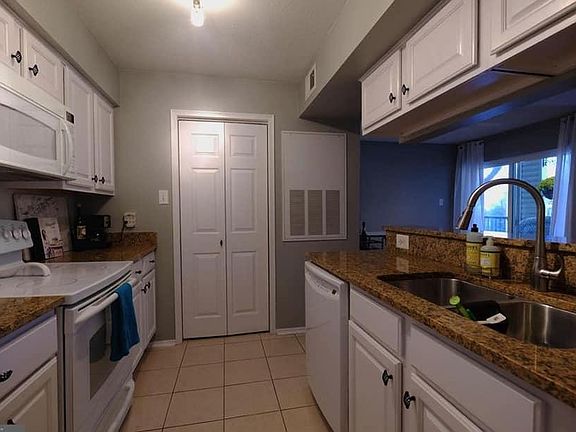 3rd image of 3305 Wyndham Cres #250