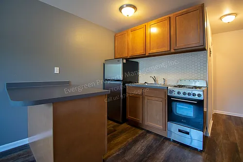 2008 W Plum St Photo 1