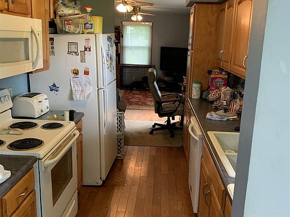 4th image of 413 North Dr