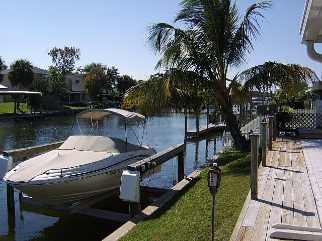 12,000 lb boat lift
