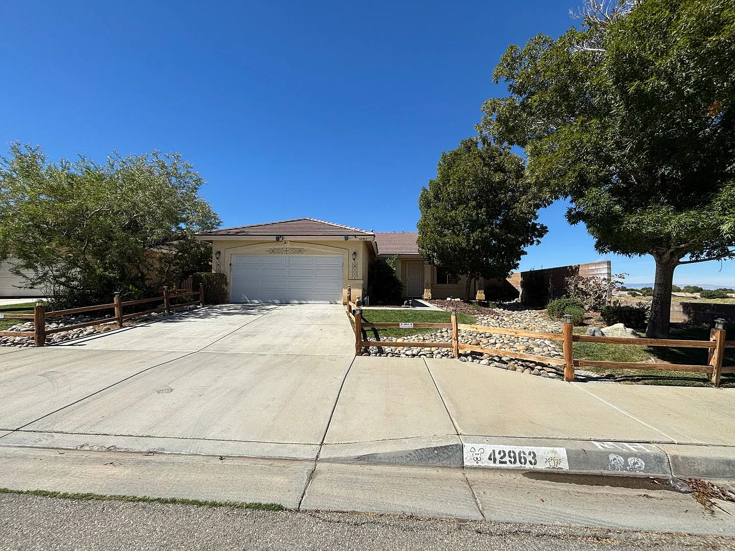 Beautiful West Lancaster Home — Photo 2