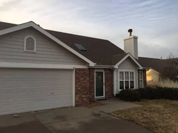 2513 Prairie Elm Dr, Lawrence, KS 66047