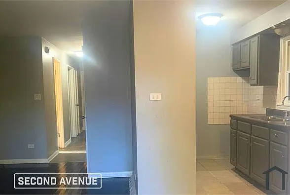 8028 S Union Ave — Photo 3