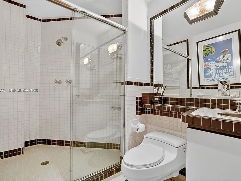 1330 Ocean Dr #R7C — Photo 17