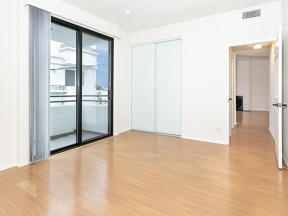 4th image of 906 S Wooster St APT 202