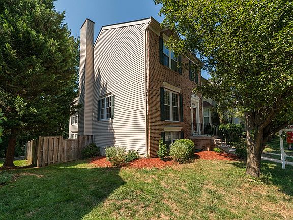 4th image of 7712 Effingham Sq