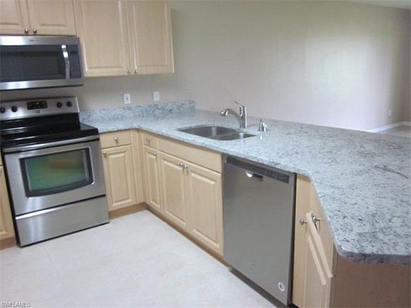 3rd image of 1828 NE 8th Pl
