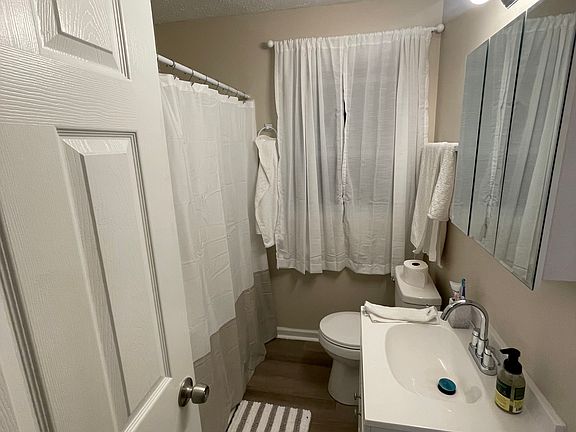 3rd image of 1404 Globe Pl