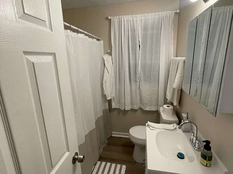 1404 Globe Pl — Photo 3