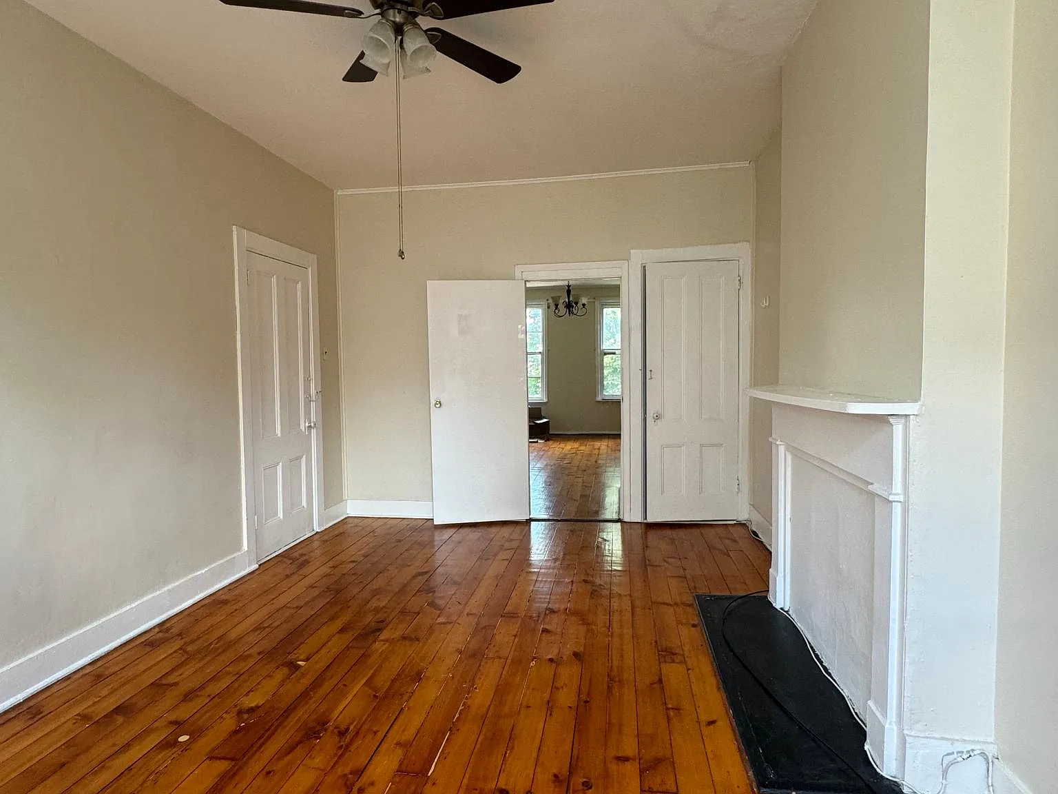 1015 Willow Ave — Photo 4