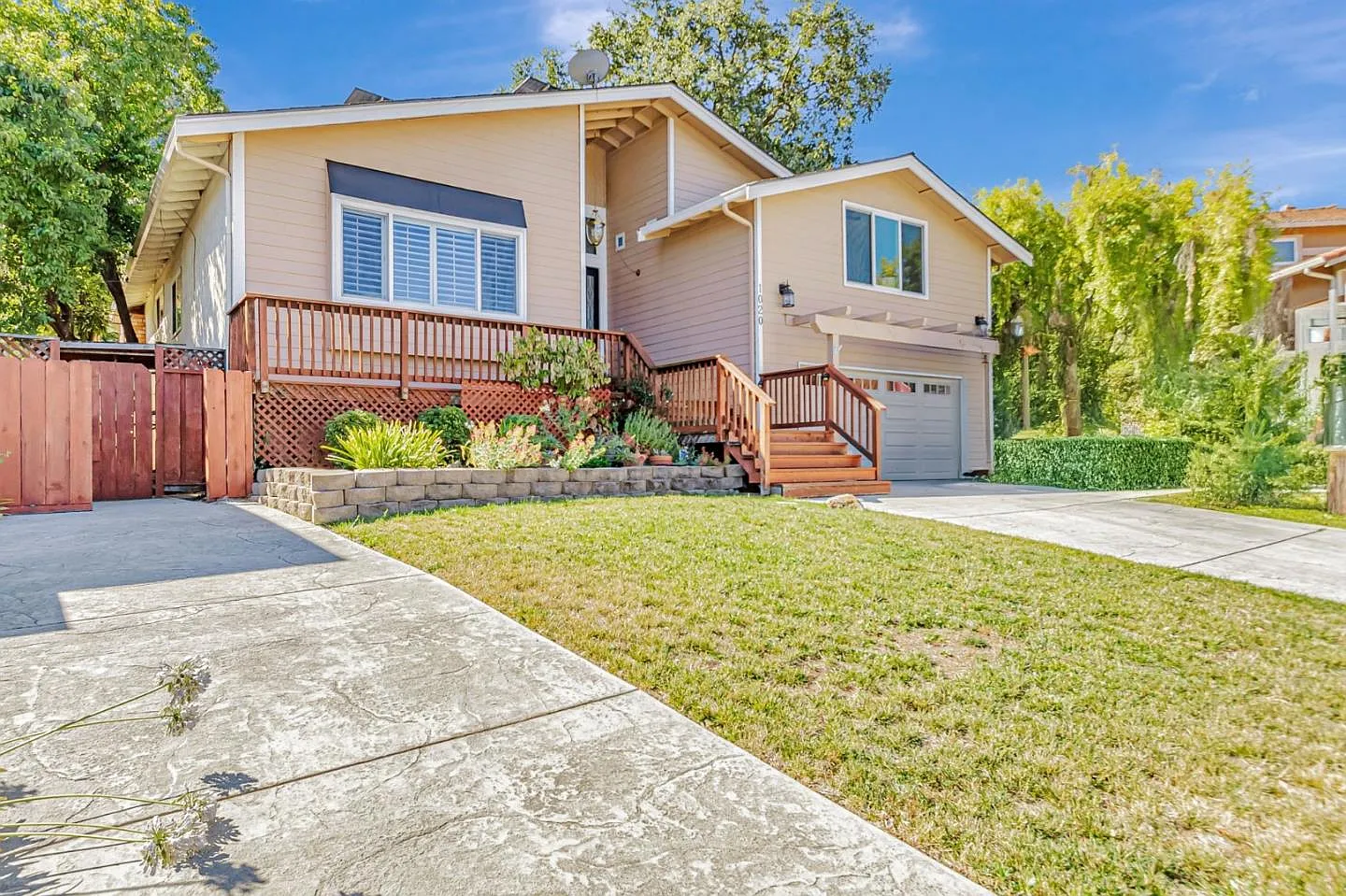 1020 Brookview Ct photo 1