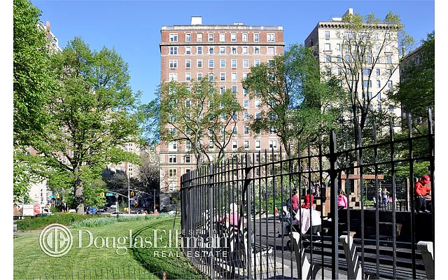 Sold by Douglas Elliman | media 24