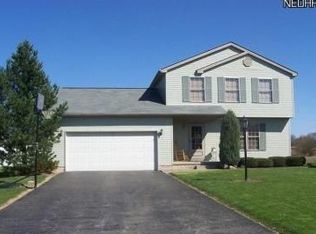 10525 Carrie Dr, New Middletown, OH 44442