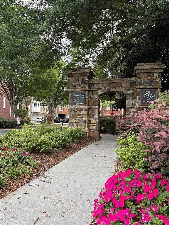 3 bed, 3.5 bath, 3684 sqft, $3,500 — Photo 3