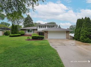 516 Blackburn Ct, Downers Grove, IL 60516