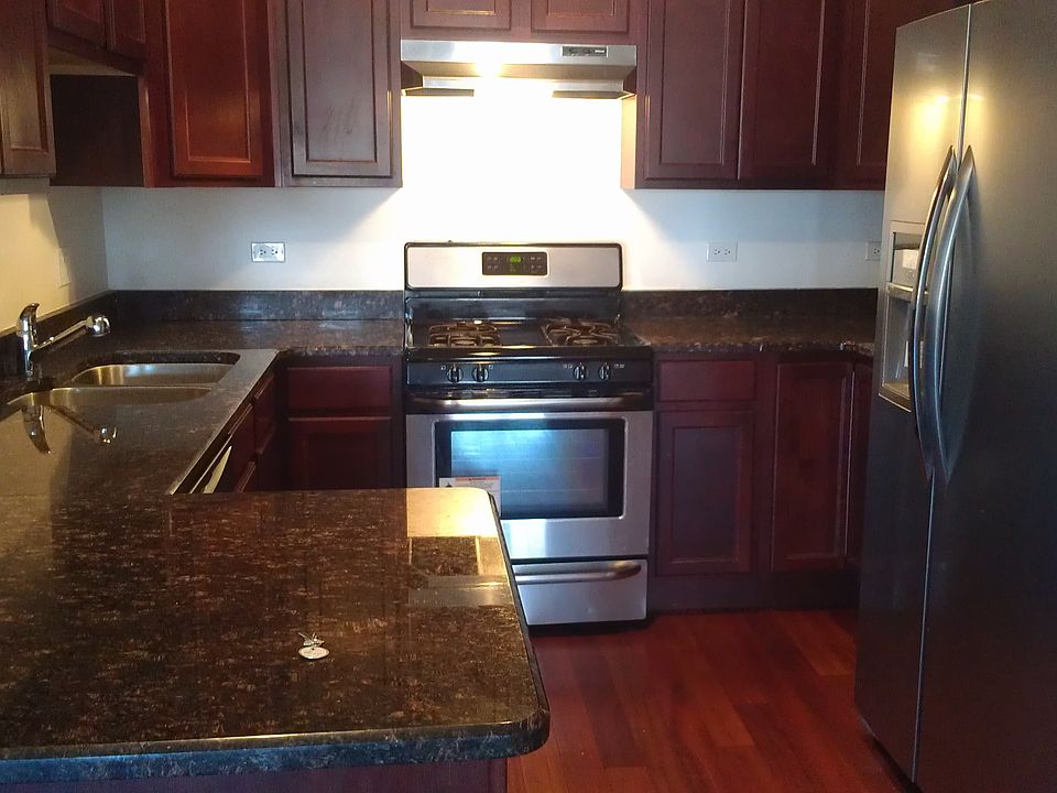 2nd image of 720 W 47th St APT 3D