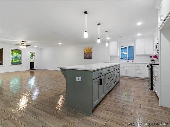 4th image of 606 N 9th St