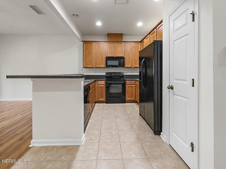 5973 Pavilion Dr — Photo 6