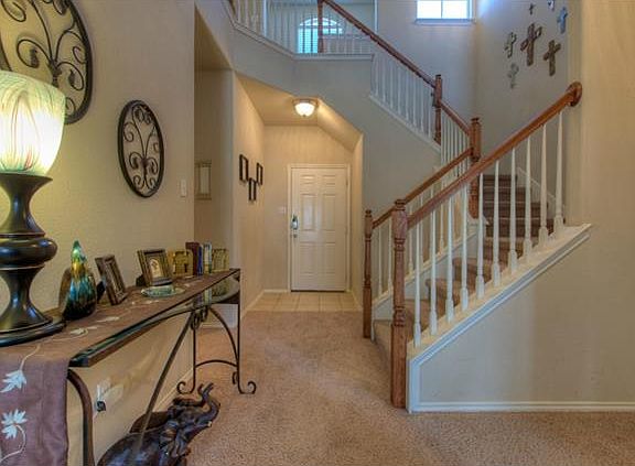 3rd image of 405 Bloomsbury Dr