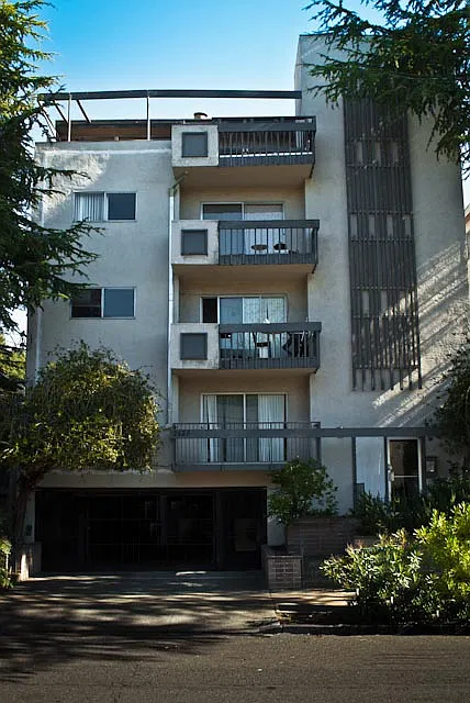 2525 Benvenue Ave — Photo 2