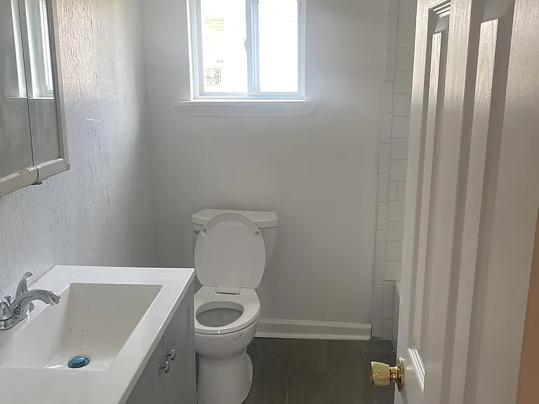 520 Robinson Ave — Photo 10