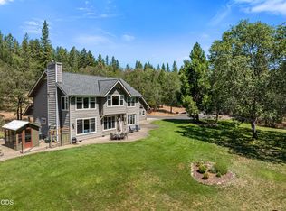 375 Mountain Paradise Dr, Grants Pass, OR 97526