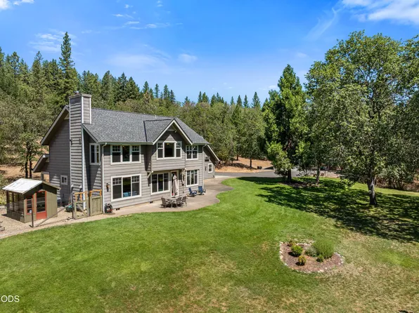 375 Mountain Paradise Dr, Grants Pass, OR 97526