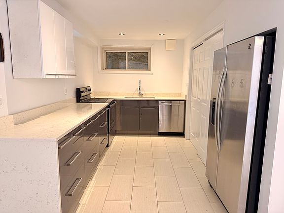 2nd image of 3237 Sleepy Hollow Rd #2