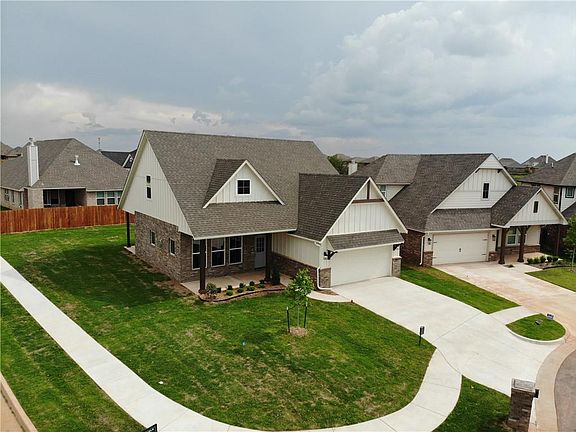 2nd image of 18701 Oakcrest Dr