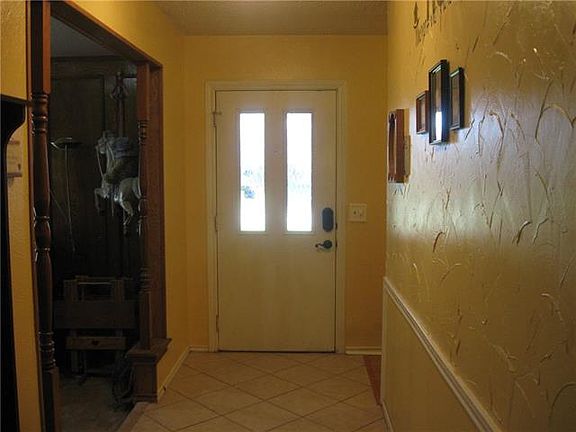 4th image of 821 Spring Brook Dr