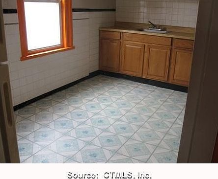 4th image of 223 Rosette St