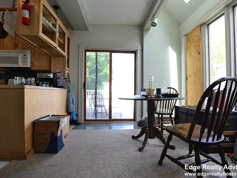 318 N Harvard St — Photo 7