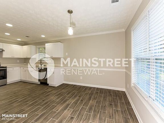 5th image of 204 Blossom Ln